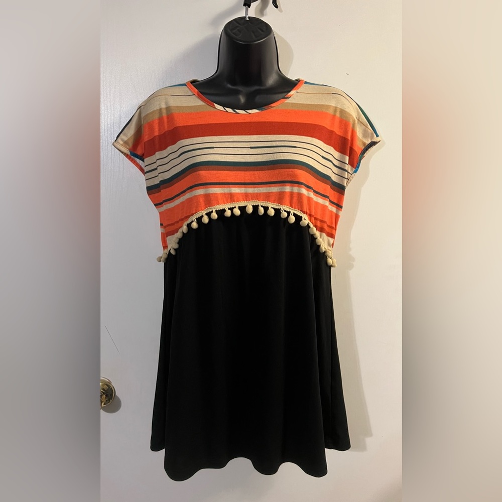 🌻 Women’s Southern Stitch Top.  Size small but fits like a medium.